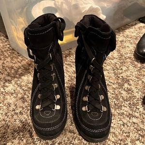 Black heeled boots